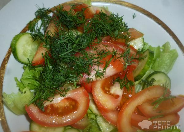 Быстрый салат с сухариками фото