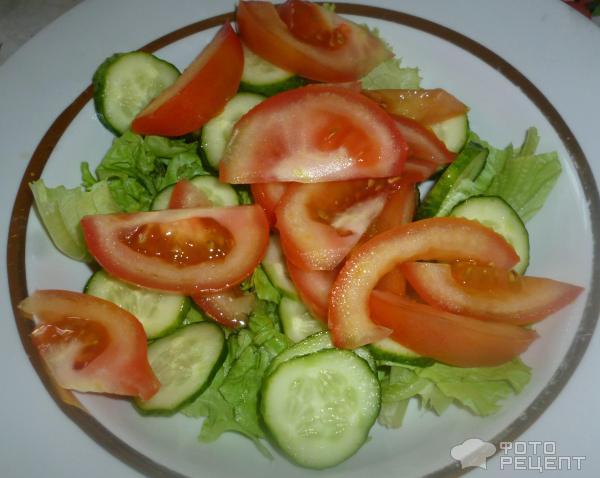 Быстрый салат с сухариками фото