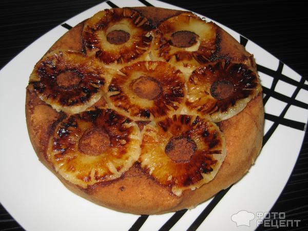 Пирог-перевертыш со свежими ананасами фото