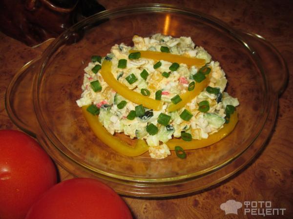 Салат с огурцами, крабовыми палочками и болгарским перцем фото