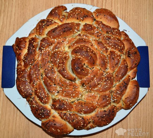 Турецкий чесночный хлеб Роза с базиликом фото
