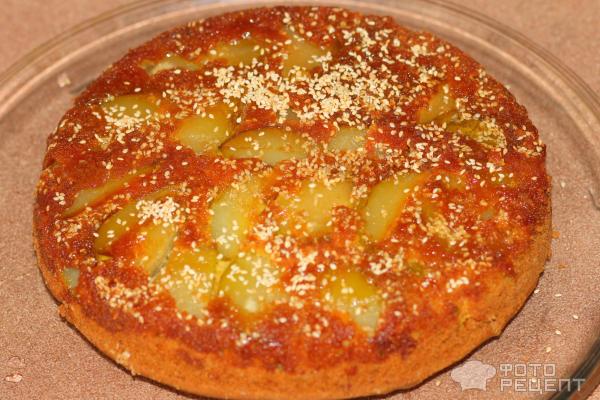 Пирог с грушами, карамелью и кунжутом фото