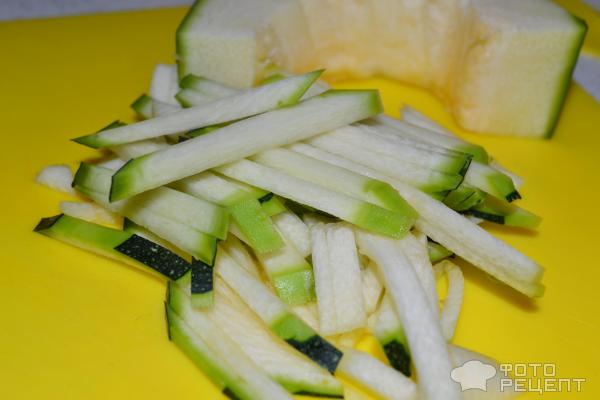 Сибас с овощным жульеном фото