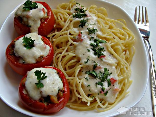 Спагетти с фаршированными помидорами фото