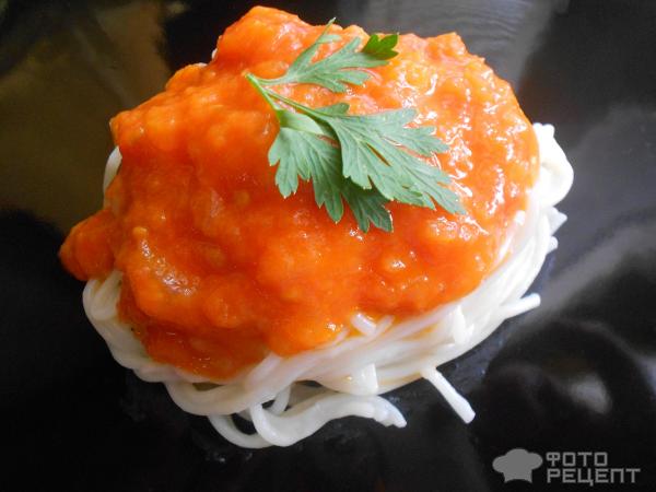 Спагетти с томатным соусом фото