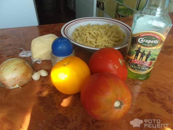 Макароны с помидорами и сыром фото