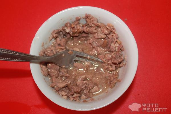 Салат с печенью трески и красной икрой — рецепт с фото