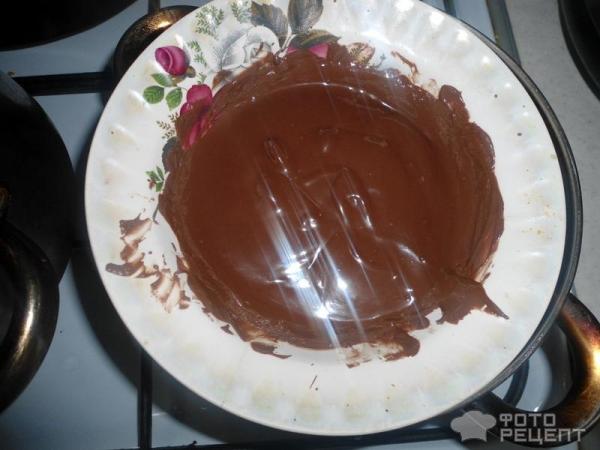 Торт в мультиварке Шоколадный бисквит с малиновой начинкой фото