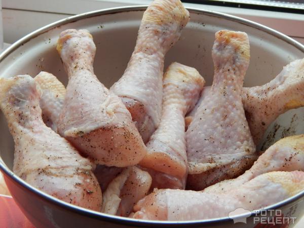 натираем курицу солью и перцем