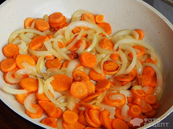 пассируем лук и морковь