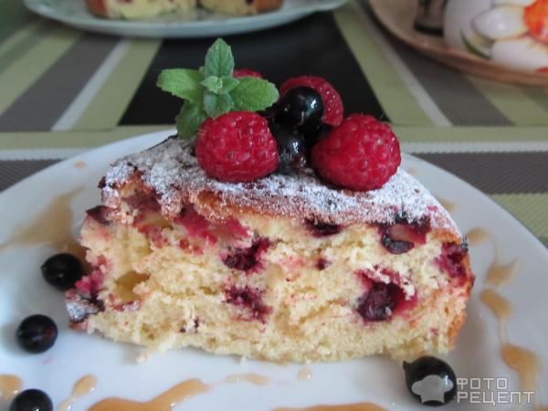 Как вернуть лето в осень: пирог с замороженными ягодами в мультиварке