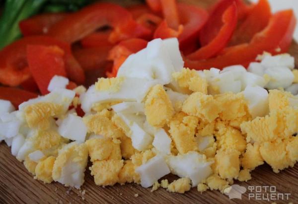 Рыбный салат с брокколи и болгарским перцем фото