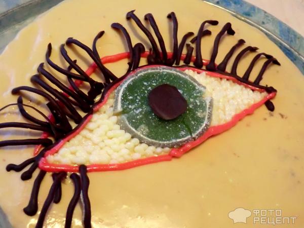Бисквитный торт Глазок на Хеллоуин фото