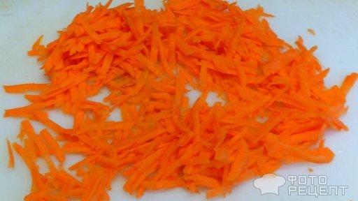 Морковь чистим и трем на терке.