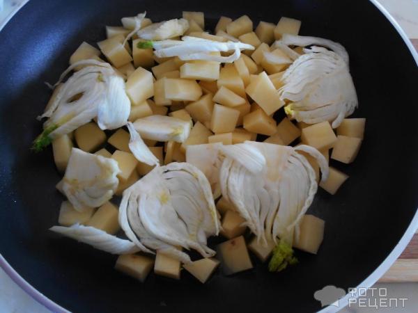 Теплый салат с редисом, картофелем фото