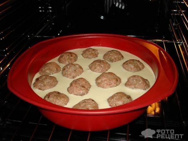 Пирог с мясо-грибными шариками фото
