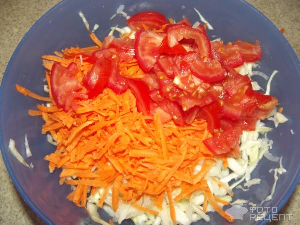 Салат из свежей капусты с овощами фото