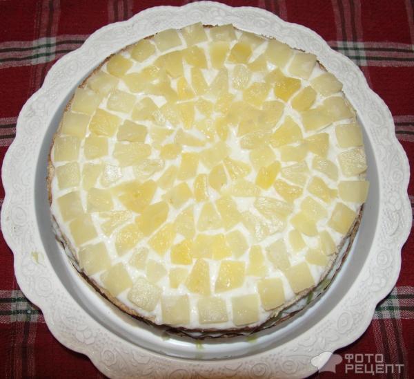 Бисквитный торт Годик с фруктами и мастикой фото