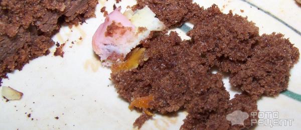 Шоколадный торт на темном шоколаде с миндалем, курагой и сыром Рикотта фото