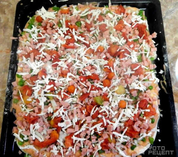 Зимняя пицца с овощами и колбасой фото