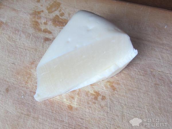 Пирог из слоеного теста с двумя видами сыра фото