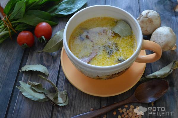 Сырный суп с копченостями и грибами фото