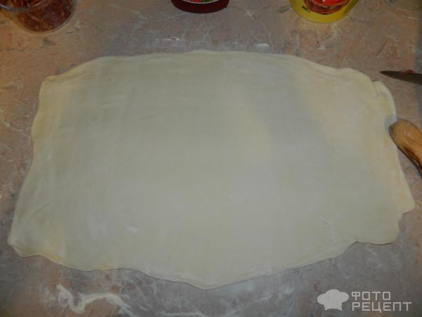 Пицца домашняя, из слоеного теста фото