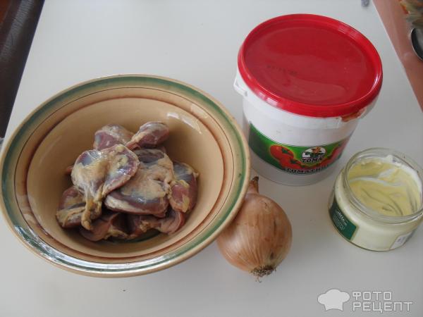 Рецепт: Куриные желудочки в томатно-майонезном соусе | Тушеные на сковороде