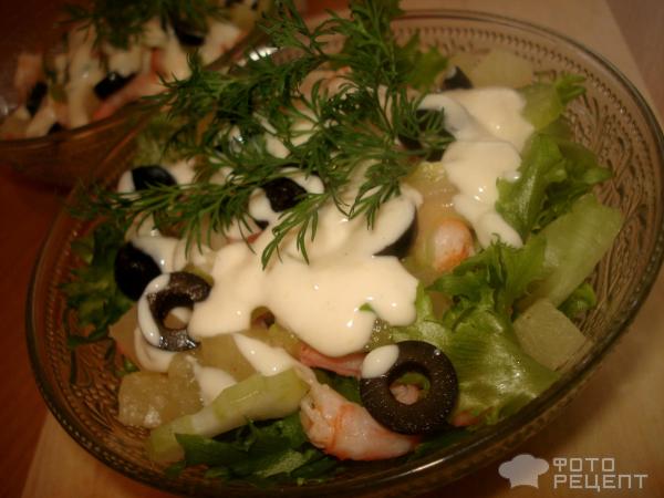 Салат-коктейль с креветками и ананасами фото