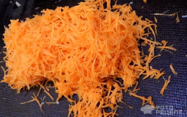 Салат Грибной с белокочанной капустой и морковью фото