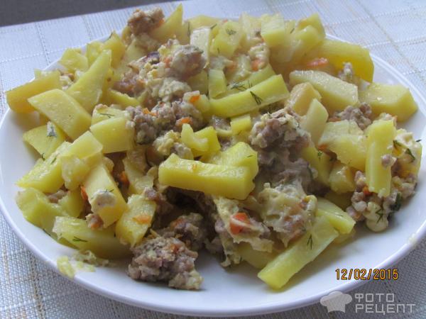 Картофель запеченный с фаршем и сыром фото