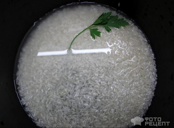 промываем рис и ставим вариться на пару