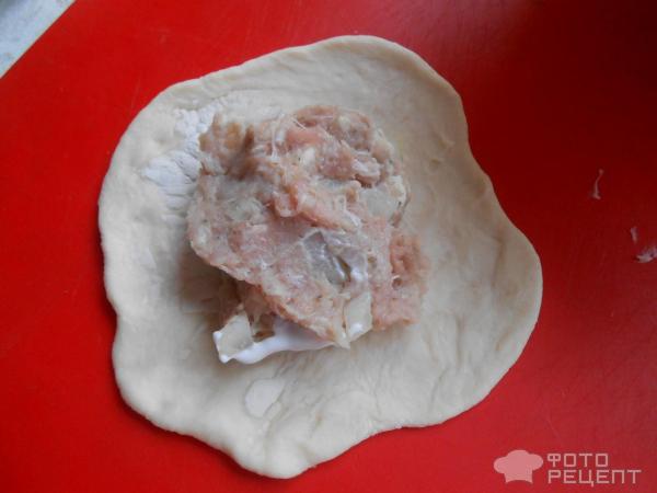 Пирожки с мясом из слоеного дрожжевого теста фото
