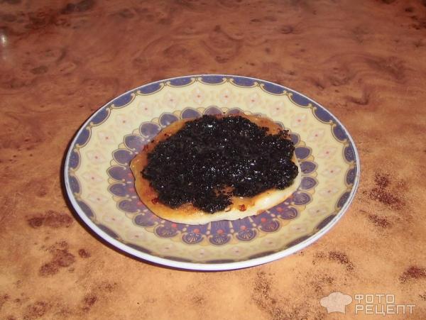 Творожные оладьи с маково-медовым соусом фото