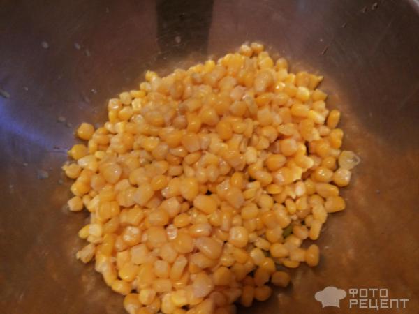 Вкусный салат с грибами и кукурузой - 9 пошаговых рецептов