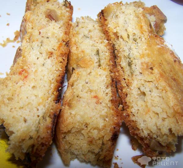 Хлеб кукурузно-пшеничный с печеными помидорами и чеснаком фото