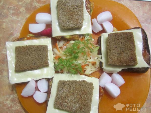 Горячие бутерброды с сосисками фото