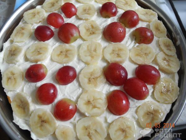 творожный торт с бананом и виноградом