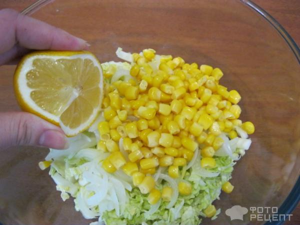 Салат-легкий с пекинской капустой и кукурузой фото