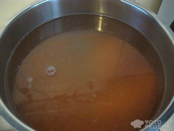 Суп с чечевицей и соленным огурцом фото