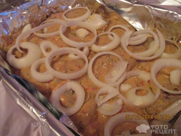 Свинина в майонезном соусе, запеченная с картофелем в фальге фото