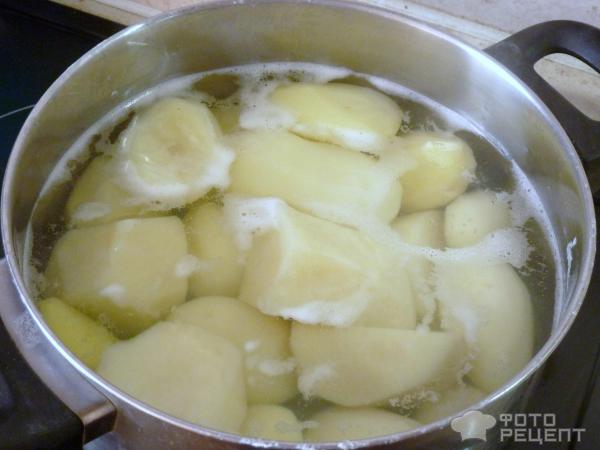 Картофель в мундире из бекона в сметанном соусе
