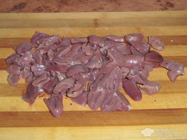Салат из маринованных куриных сердечек фото