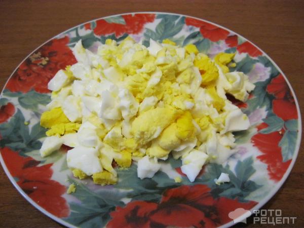 Суп с варенными яйцами и соленным огурцом фото