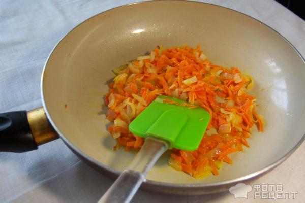 обжаренные лук и морковь