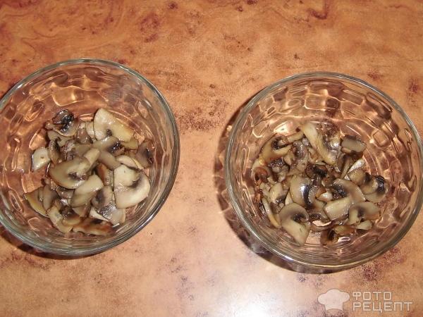 Салат из крабовых палочек и грибов фото
