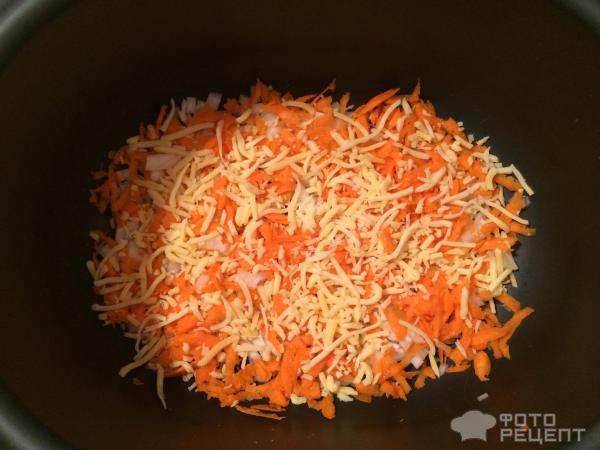 Тертым сыром посыпаем морковьй