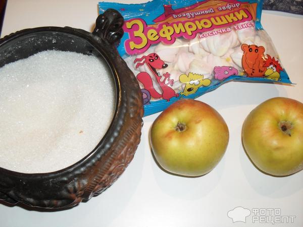 Пирог с яблоками и воздушным зефиром фото