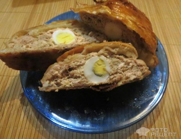 Мясной рулет с вареными яйцами фото