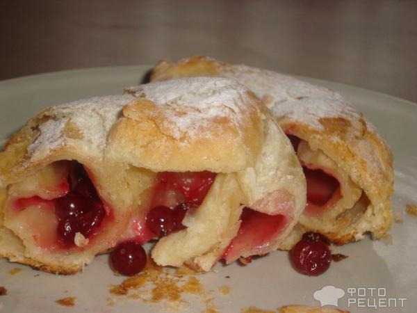Слойки с клюквой фото